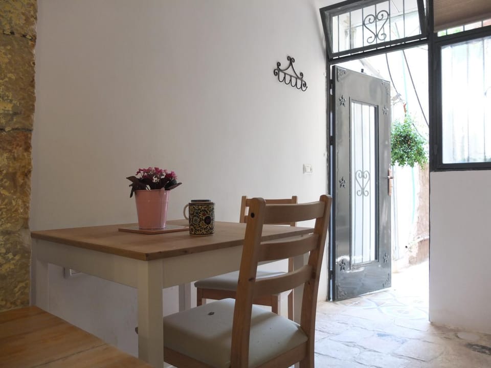 Central old stone Jerusalem apartment Apartment in Jerusalem