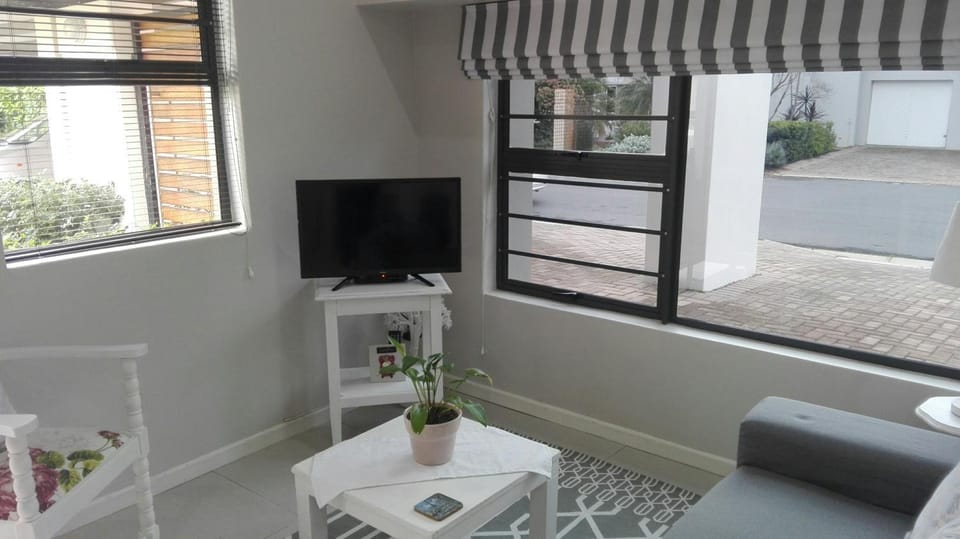 Two Vines Romantic Guest Studio Apartment in Stellenbosch