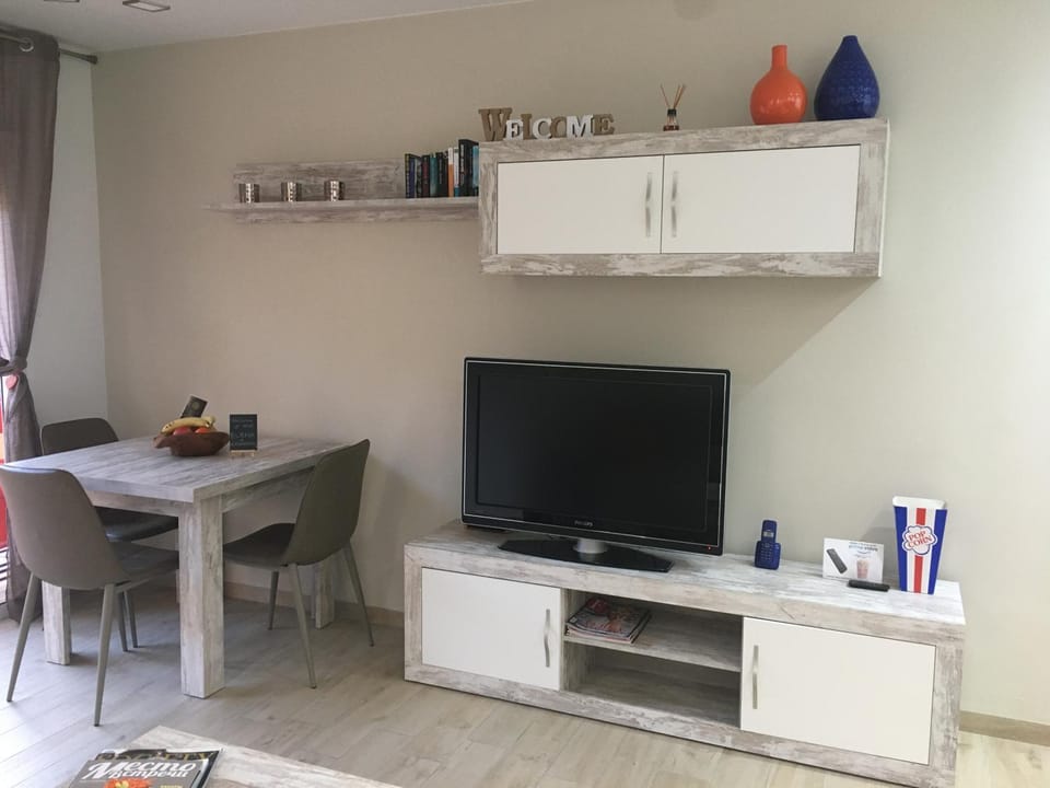 TV and multimedia, Living room, Dining area
