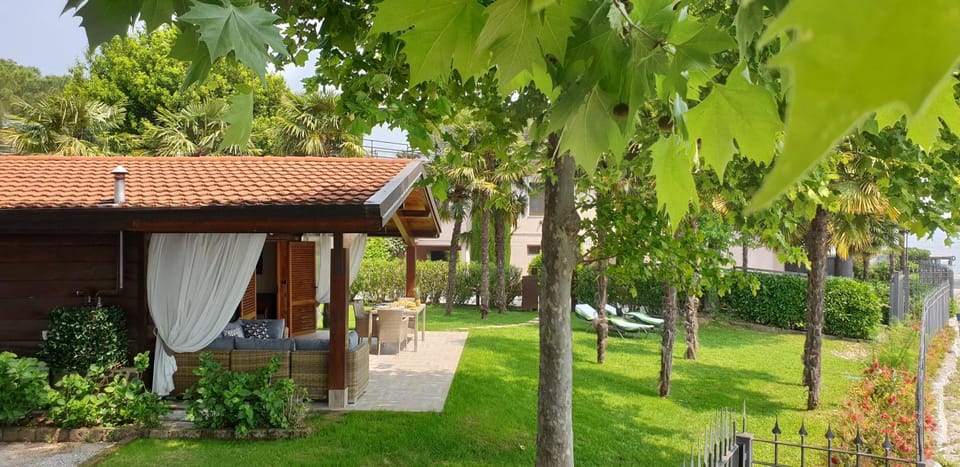 Property building, Day, Garden, Garden view