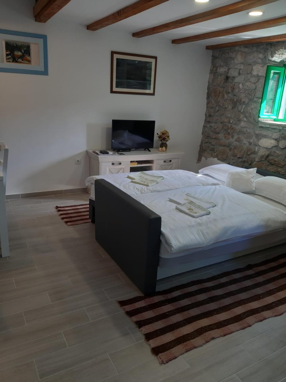 Communal lounge/ TV room, Bed, Photo of the whole room