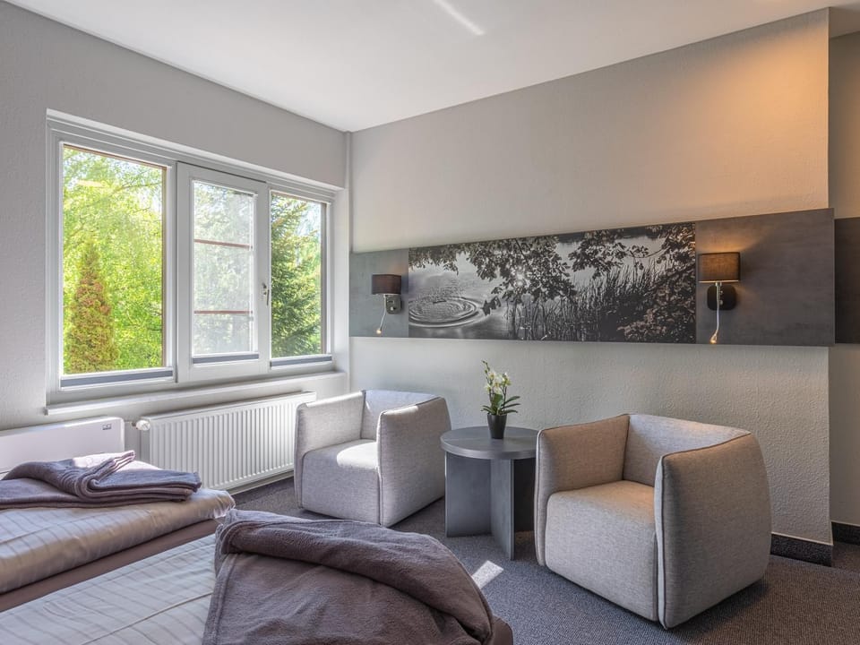 Bed, Photo of the whole room, Seating area