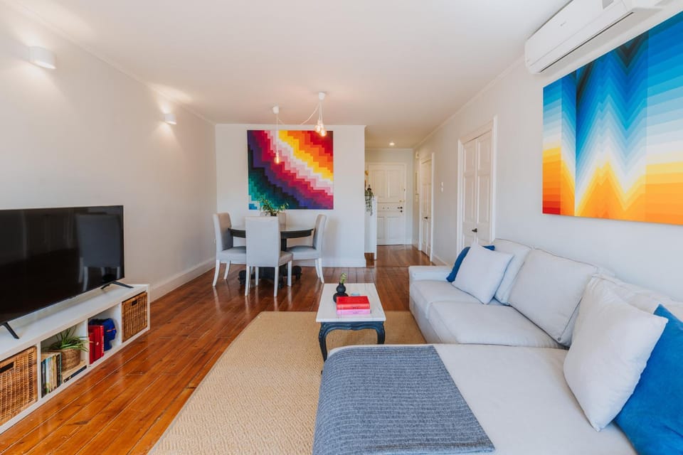 TV and multimedia, Living room, Seating area, Dining area