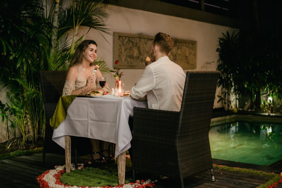 Restaurant/places to eat, People, Food and drinks, Dining area