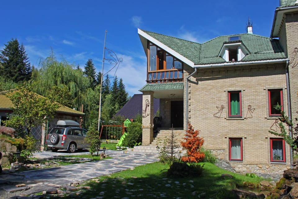Property building, Day, On site, Area and facilities, Parking