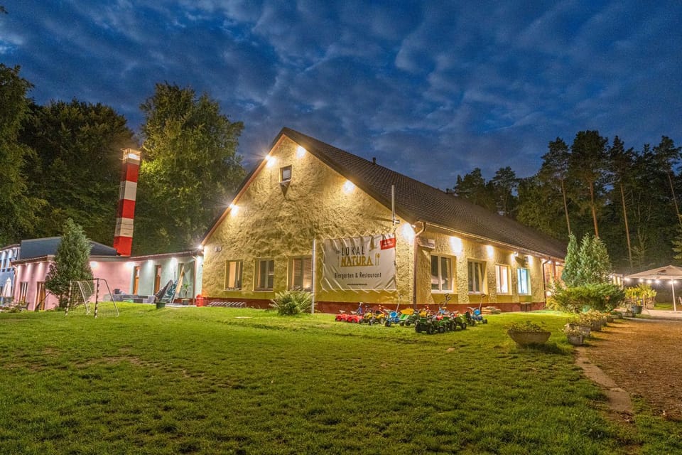 Property building, Restaurant/places to eat