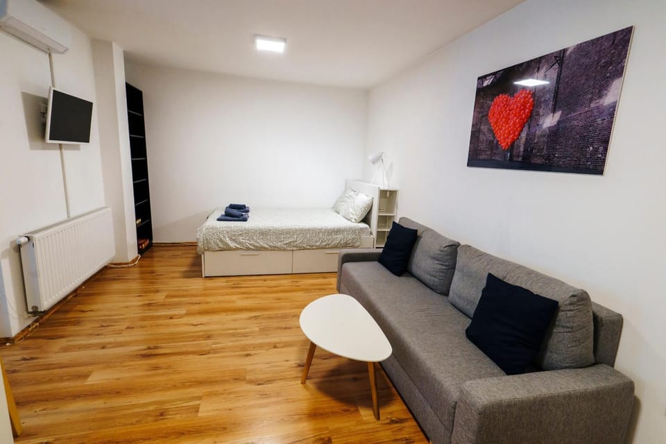 Bed, TV and multimedia, Photo of the whole room, Seating area