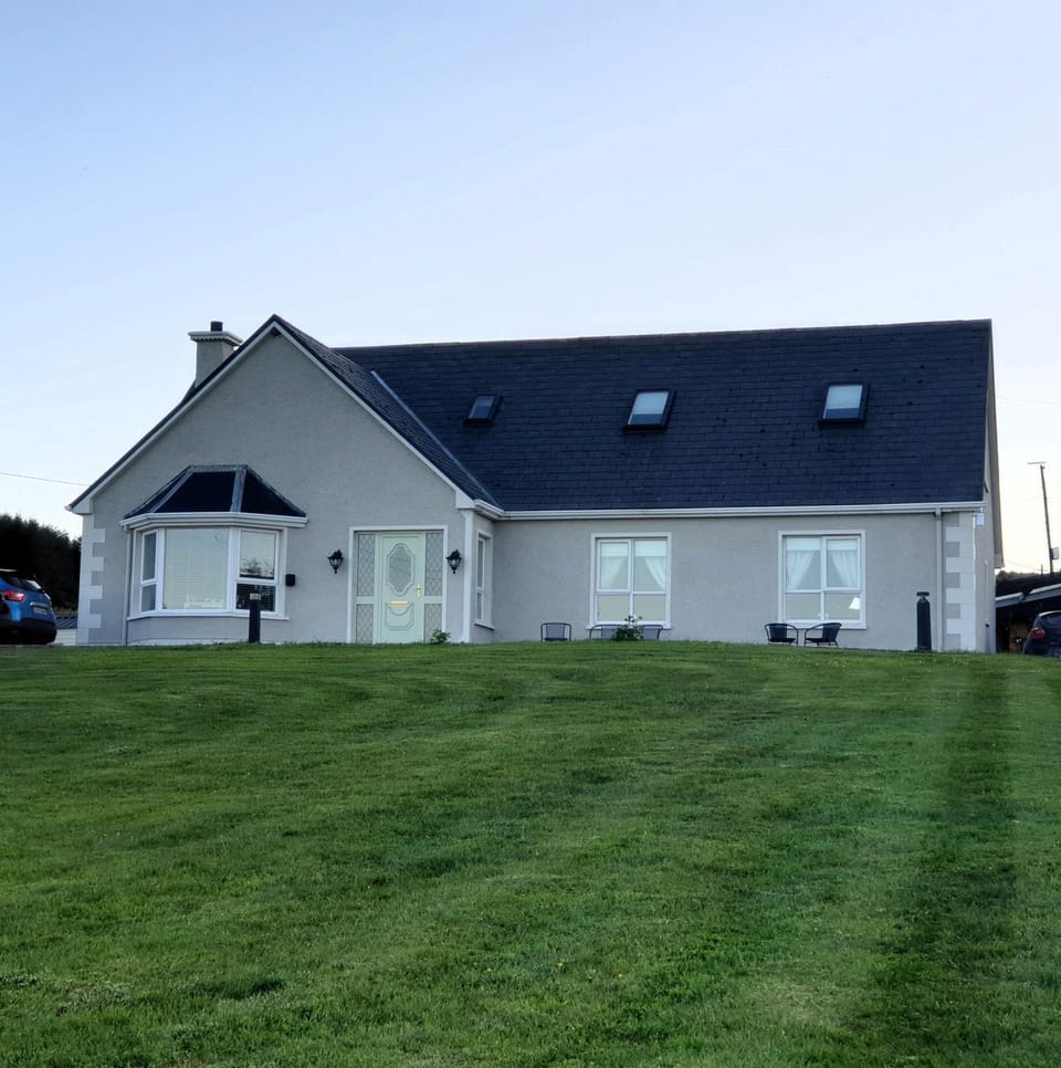 Property building, Natural landscape, Garden view