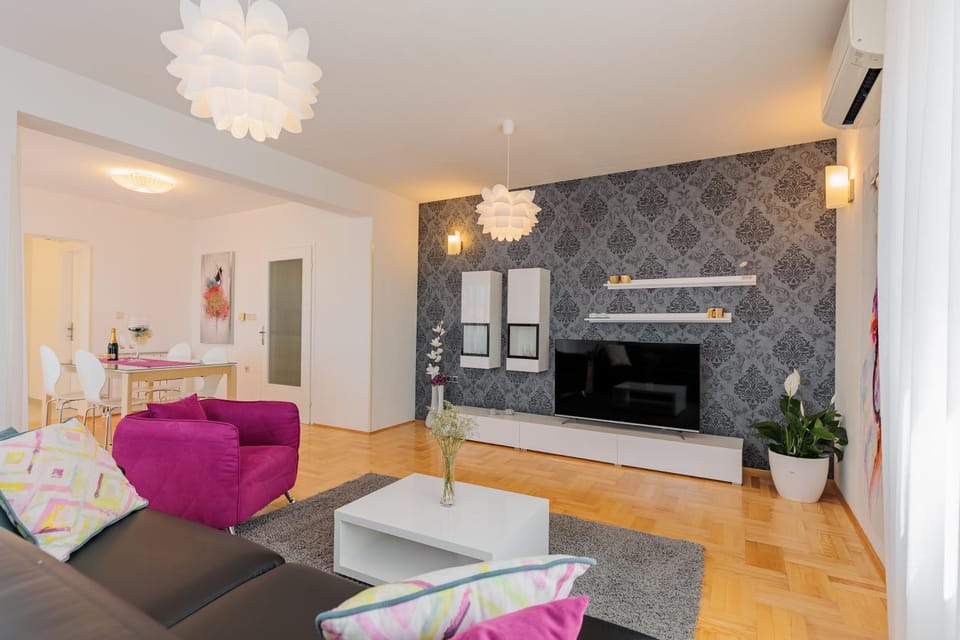 TV and multimedia, Living room, air conditioner