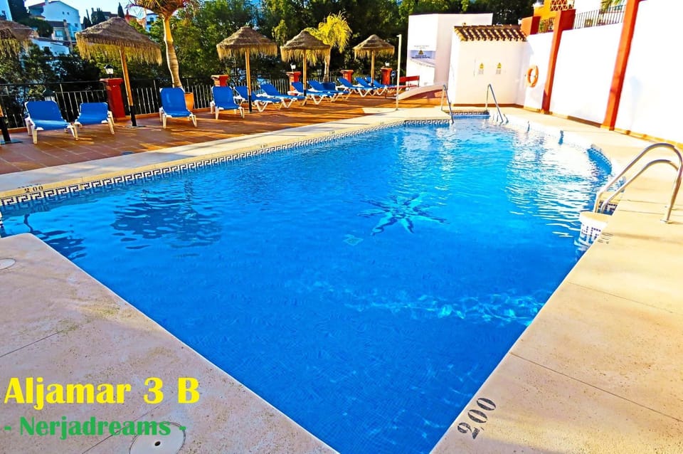 Pool view, Swimming pool, sunbed