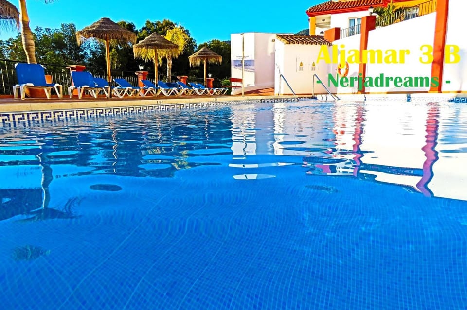 Pool view, Swimming pool, sunbed