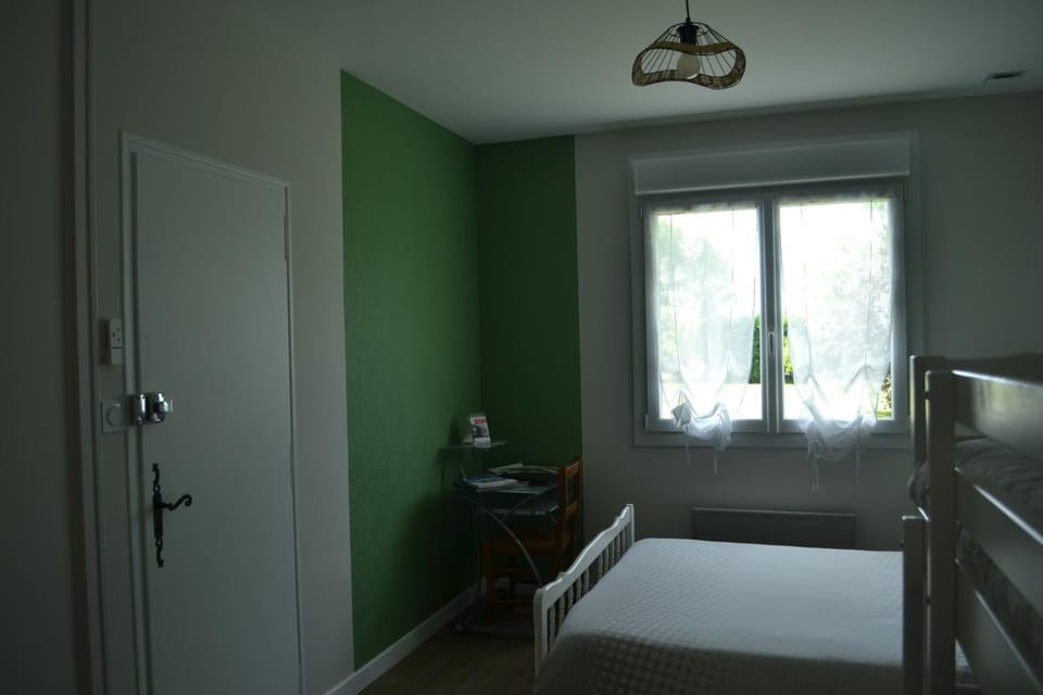 Chambre d'hôtes la ville en bois Bed and Breakfast in Pays de la Loire