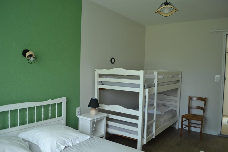 Chambre d'hôtes la ville en bois Bed and Breakfast in Pays de la Loire