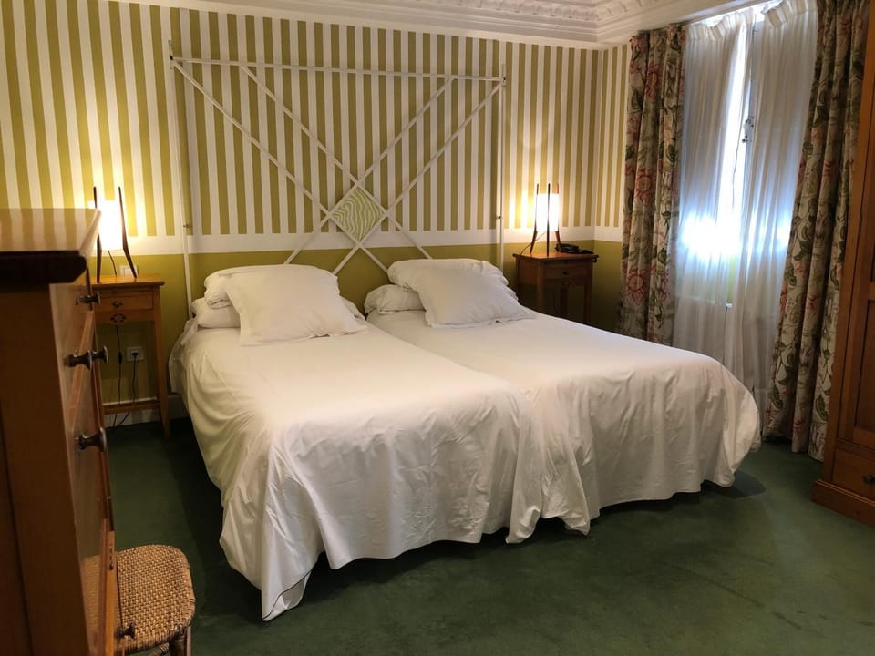 Bed, Photo of the whole room, Decorative detail