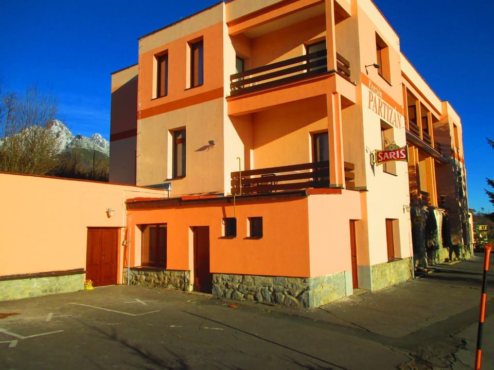 Facade/entrance, Balcony/Terrace