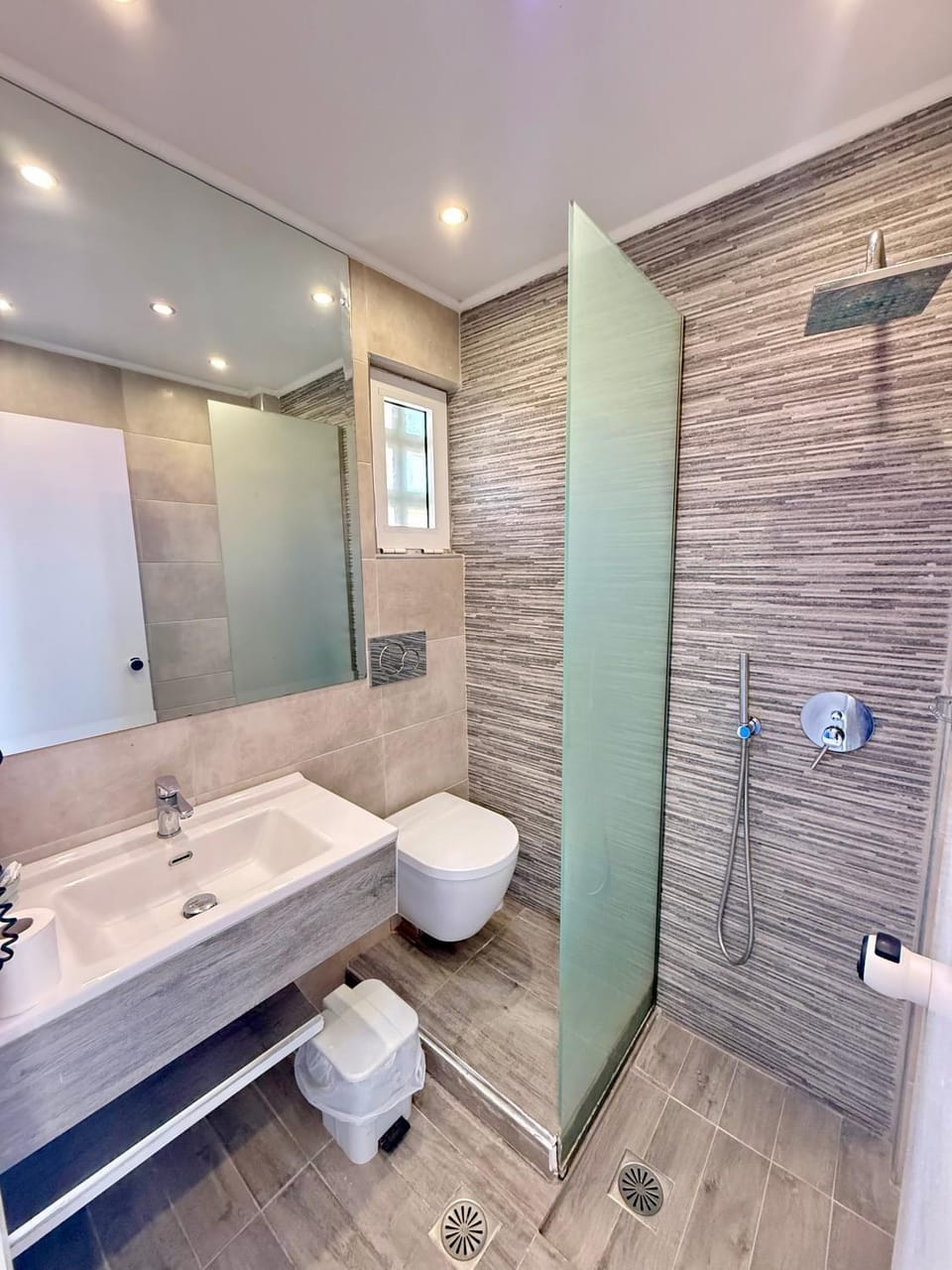 Shower, Bathroom, towels