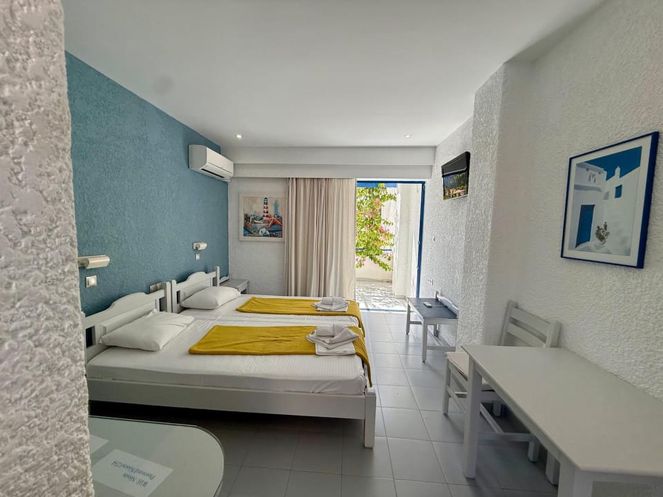 Bed, Bedroom, towels, air conditioner