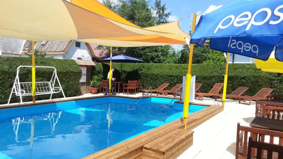 Swimming pool, Swimming pool