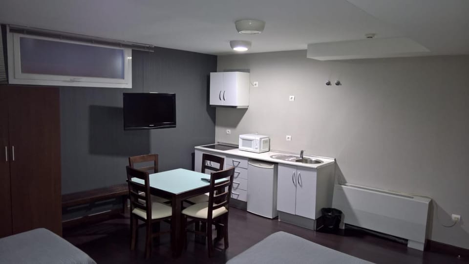 Toilet, Kitchen or kitchenette, Photo of the whole room, Decorative detail