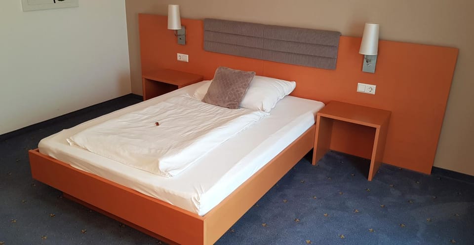 Bed, Photo of the whole room, Decorative detail