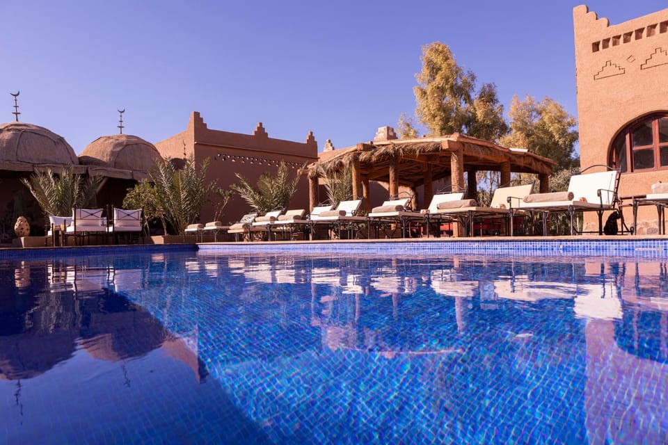 Swimming pool, Breakfast