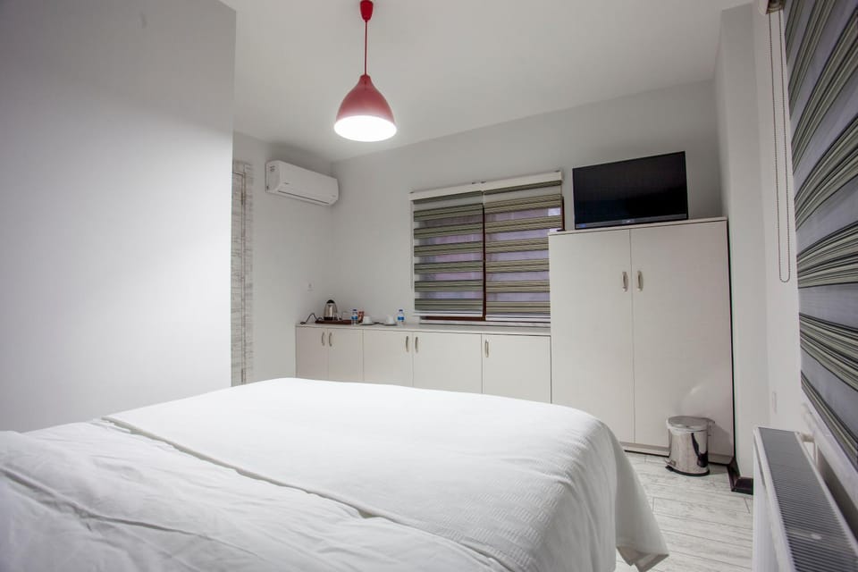 Bed, TV and multimedia