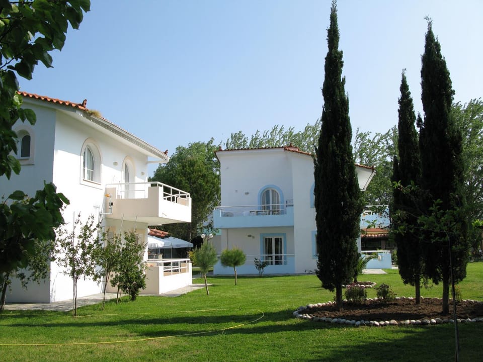 Garden, Business facilities