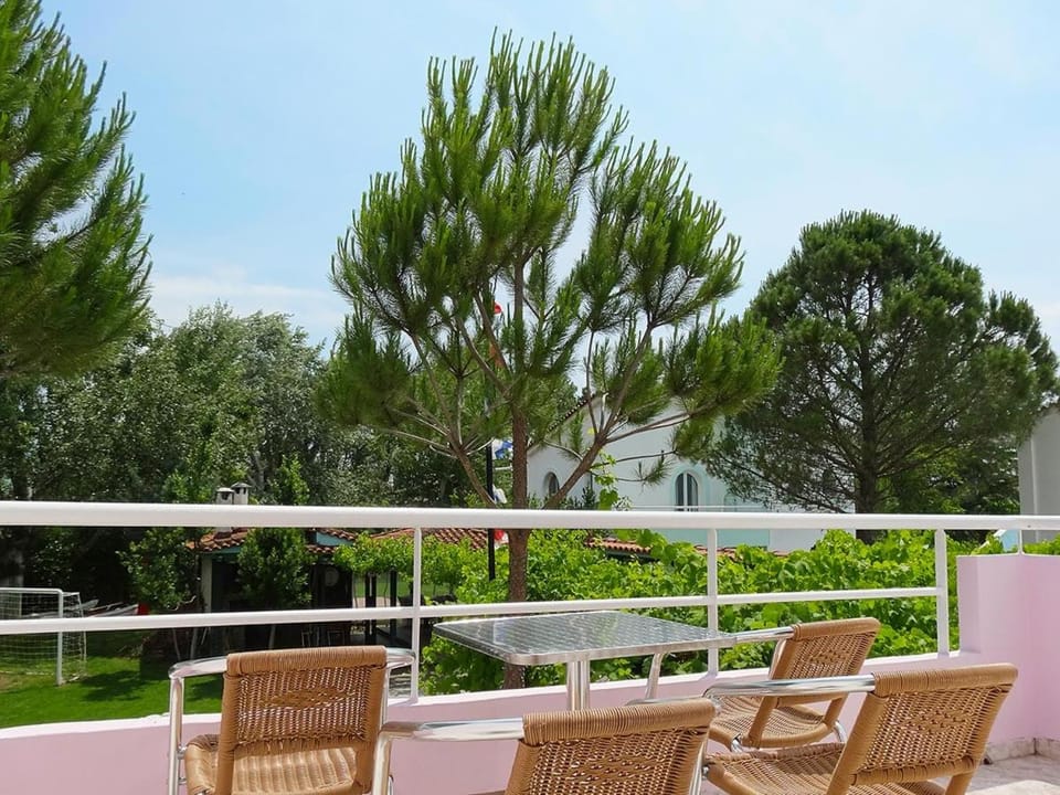 Balcony/Terrace, Garden view