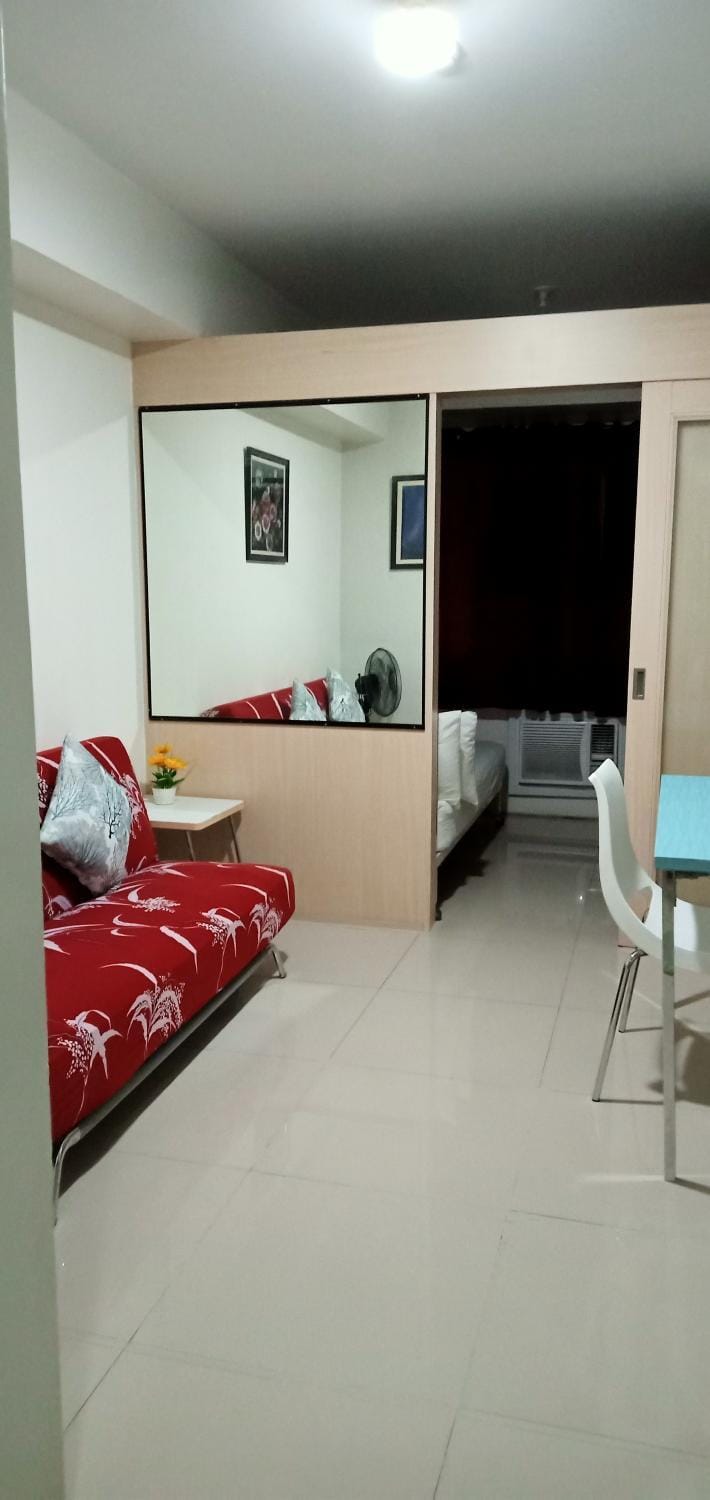 Chin's Place Sea Residences MOA Apartment in Pasay