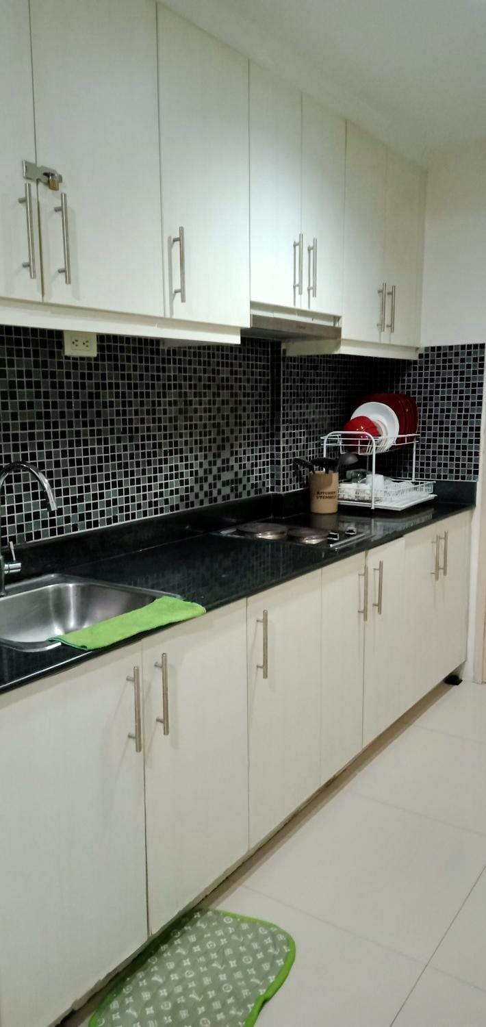 Chin's Place Sea Residences MOA Apartment in Pasay