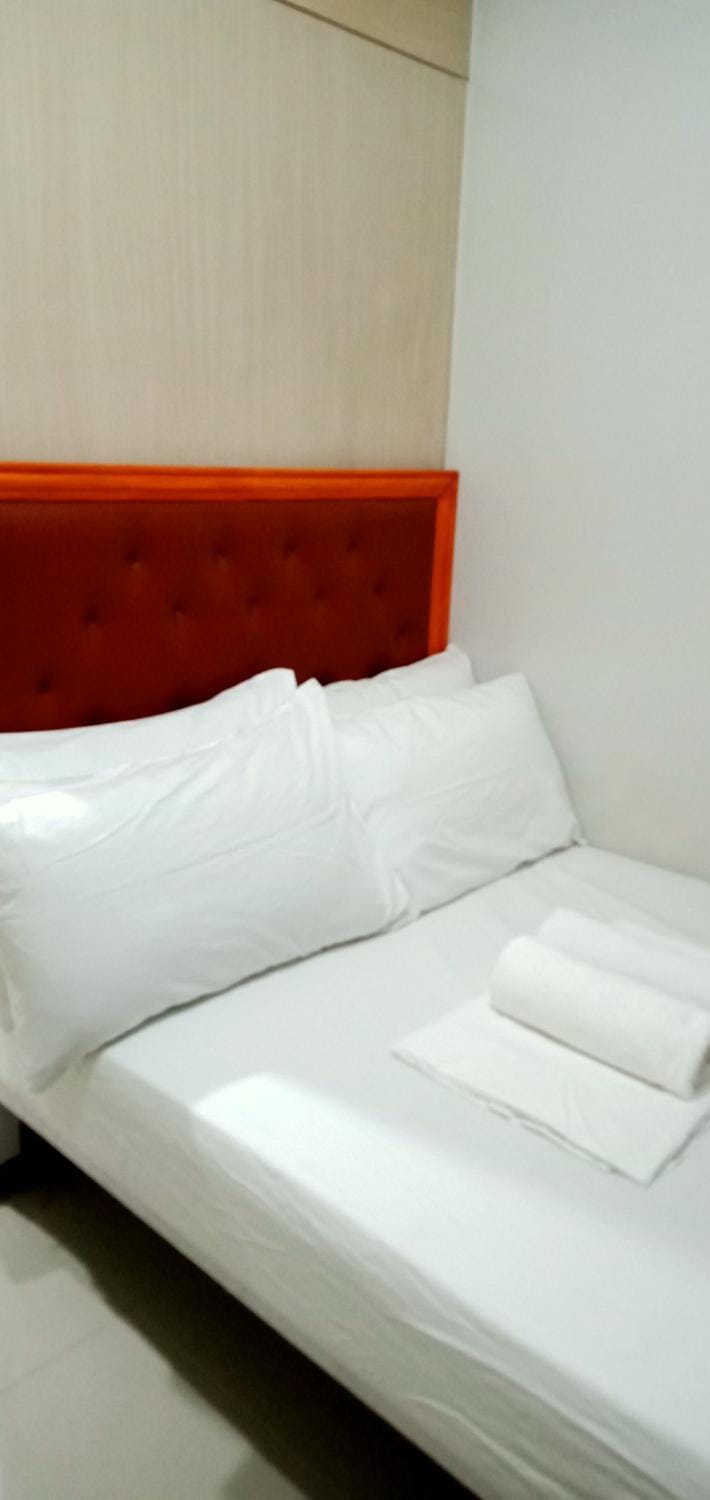 Chin's Place Sea Residences MOA Apartment in Pasay