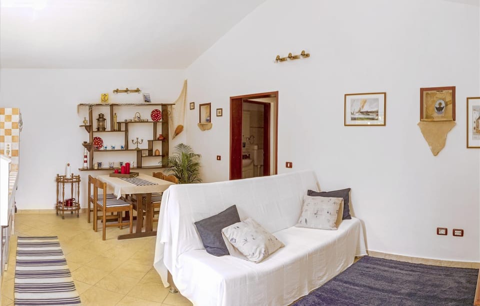 Communal lounge/ TV room, Bed, Living room, Dining area