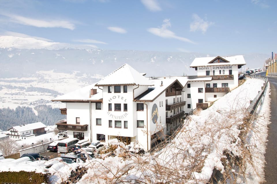 Facade/entrance, Winter