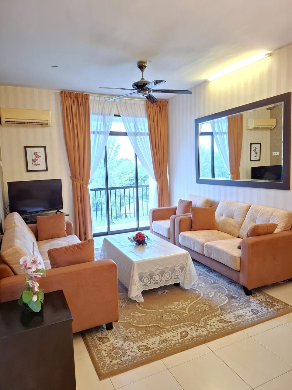 TV and multimedia, Living room, Seating area, air conditioner