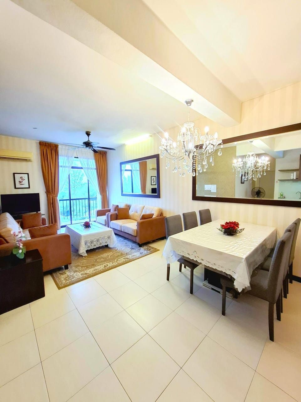 TV and multimedia, Living room, Seating area, Dining area, air conditioner