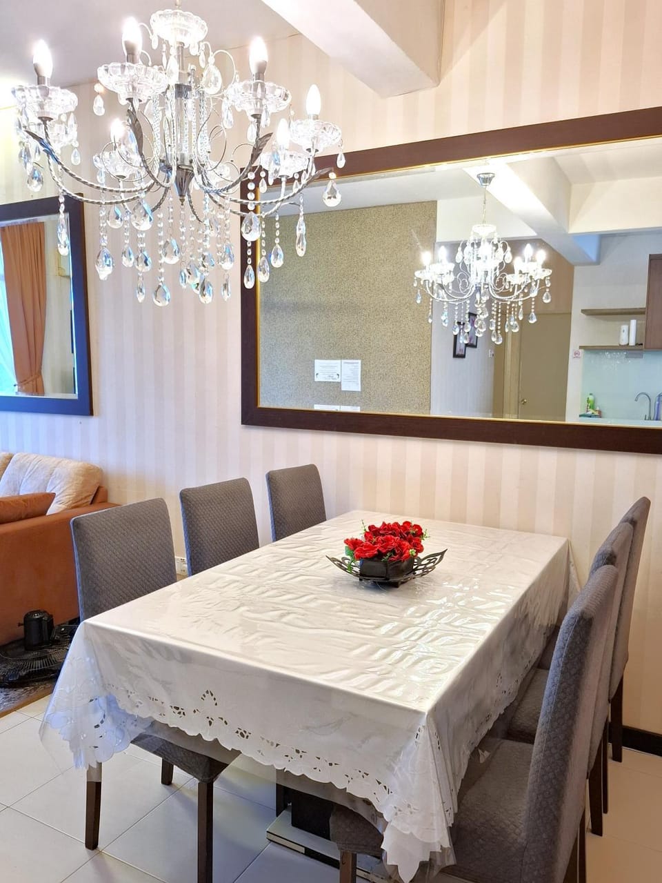 Seating area, Dining area, air conditioner