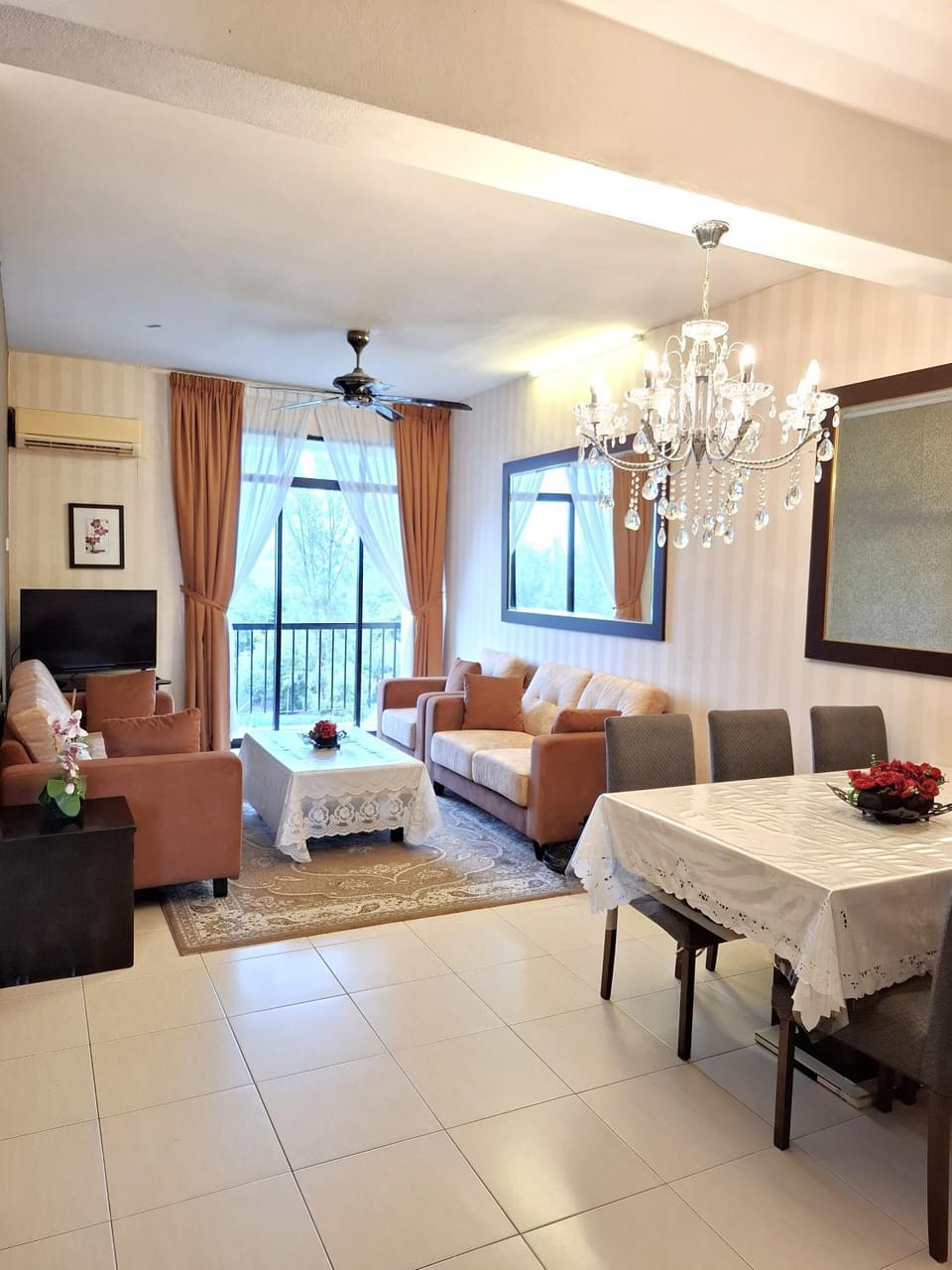 TV and multimedia, Living room, Seating area, Dining area, air conditioner