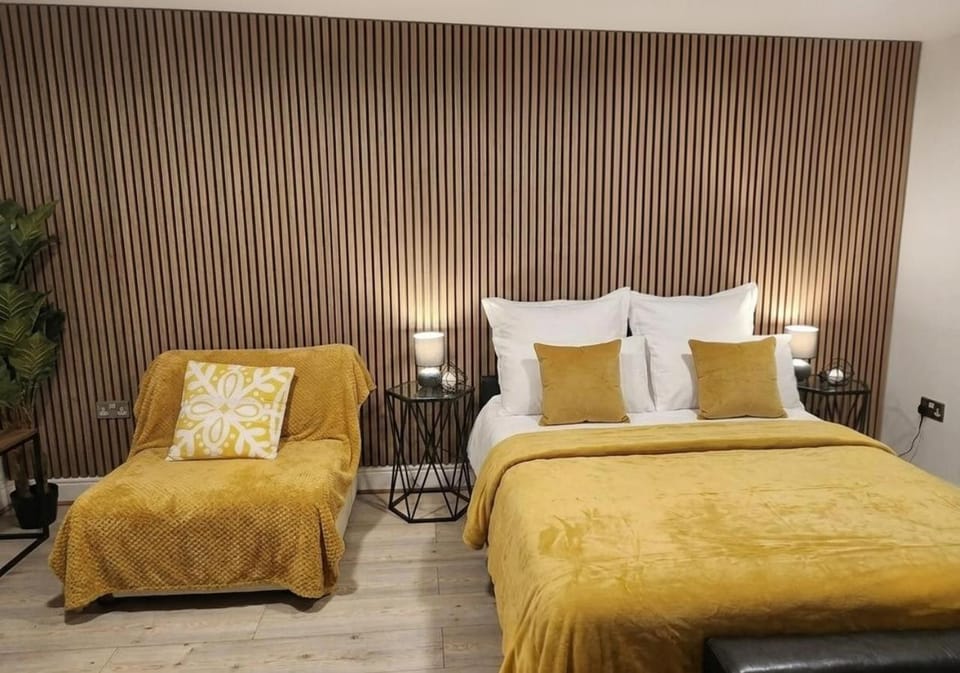 Bed, Living room, Photo of the whole room, Bedroom