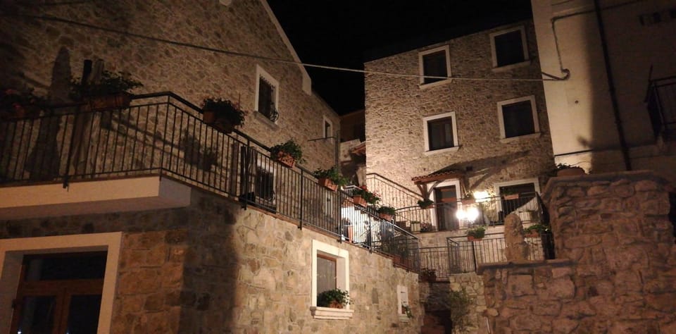 Facade/entrance, Neighbourhood