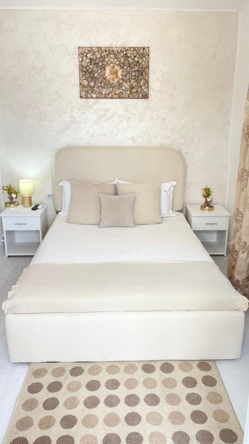 Bed, Balcony/Terrace, Photo of the whole room, Bedroom