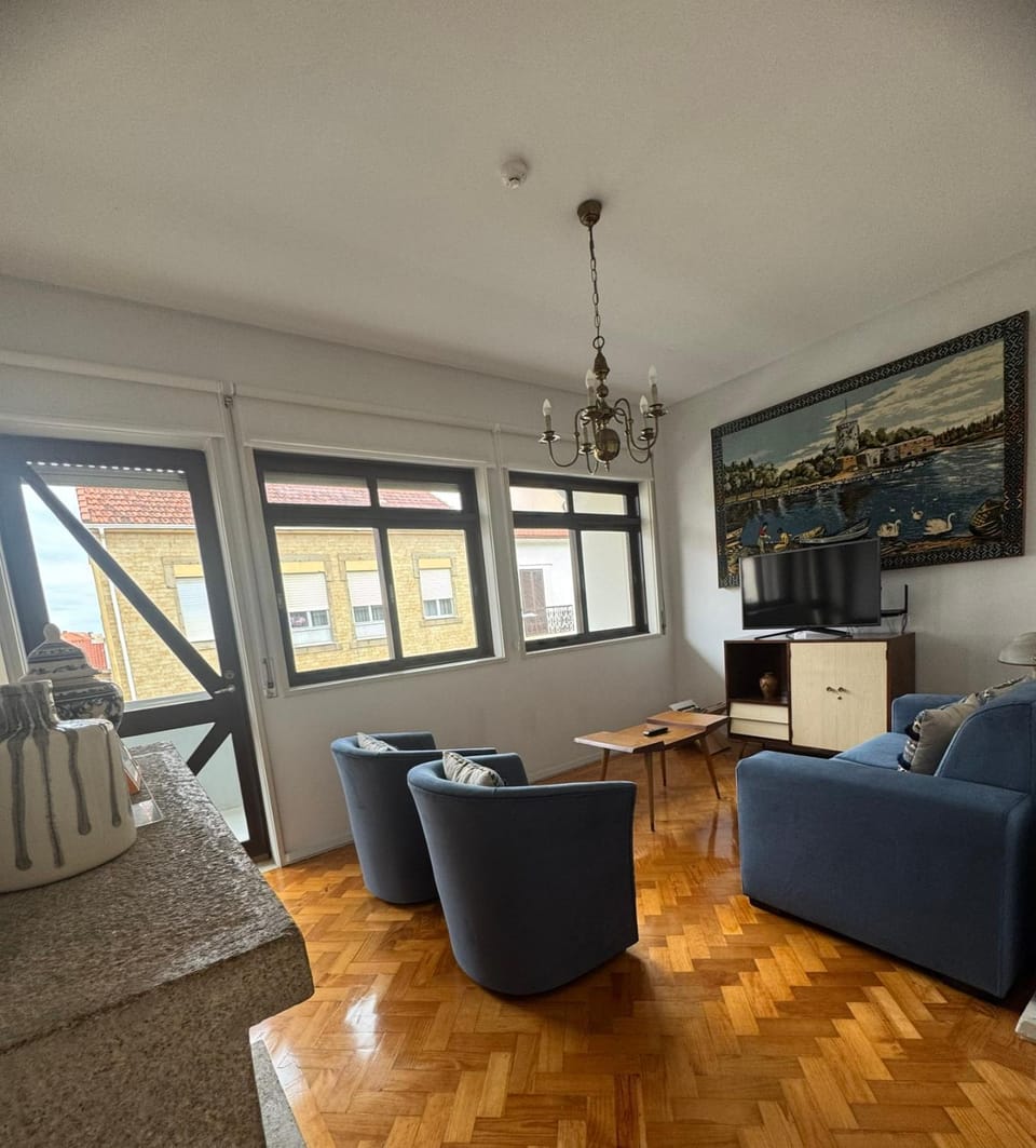 TV and multimedia, Balcony/Terrace, Living room, Decorative detail, Seating area