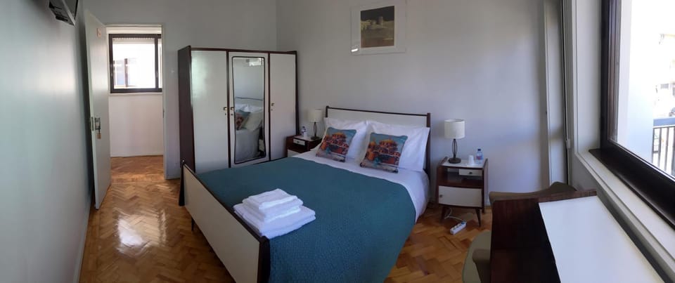TV and multimedia, View (from property/room), Balcony/Terrace, Seating area, Bedroom, Seasons