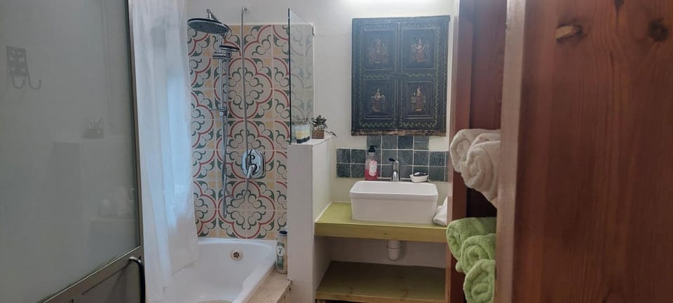 Shower, Toilet, Bathroom, Bath, towels