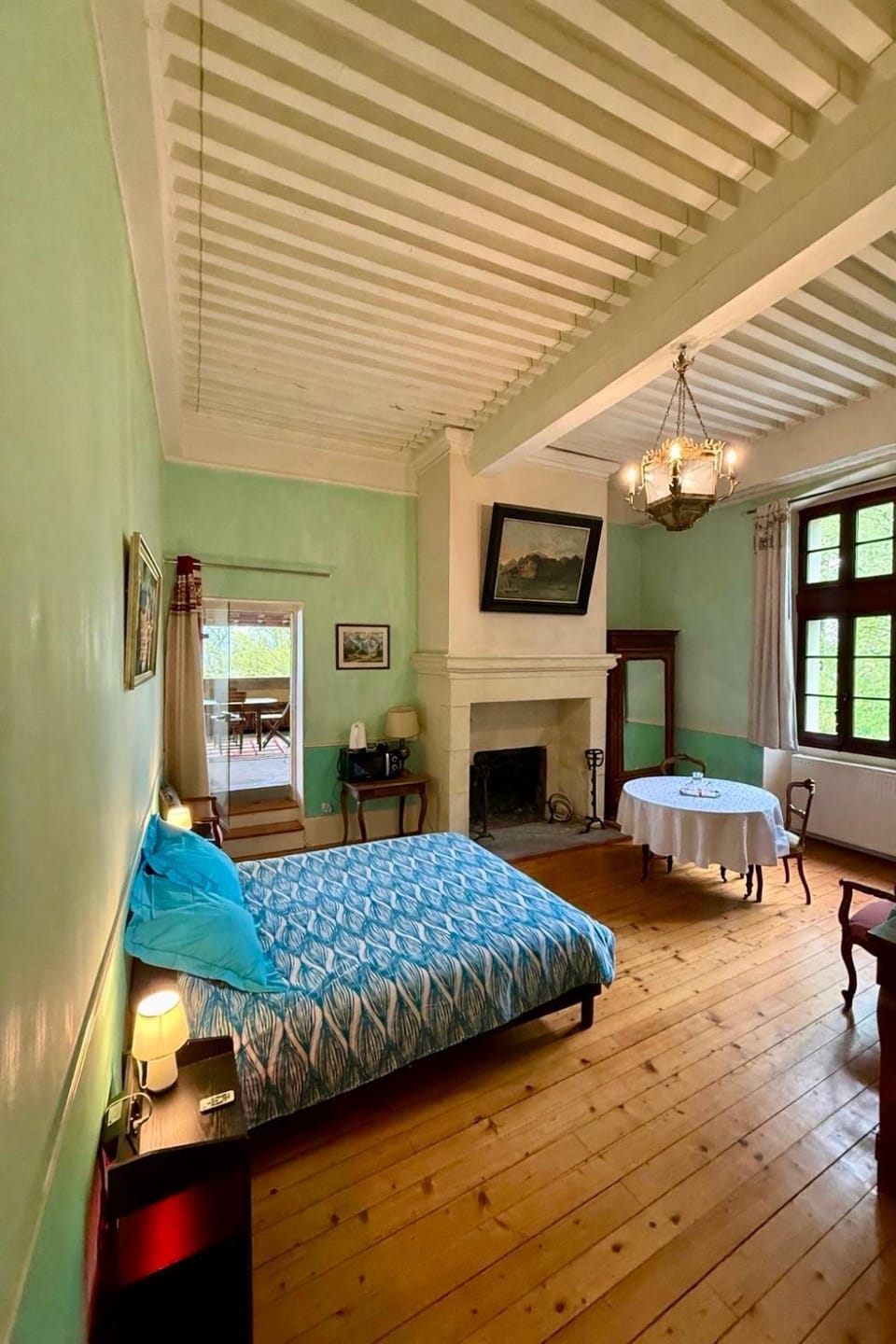 Bed, Photo of the whole room, Bedroom
