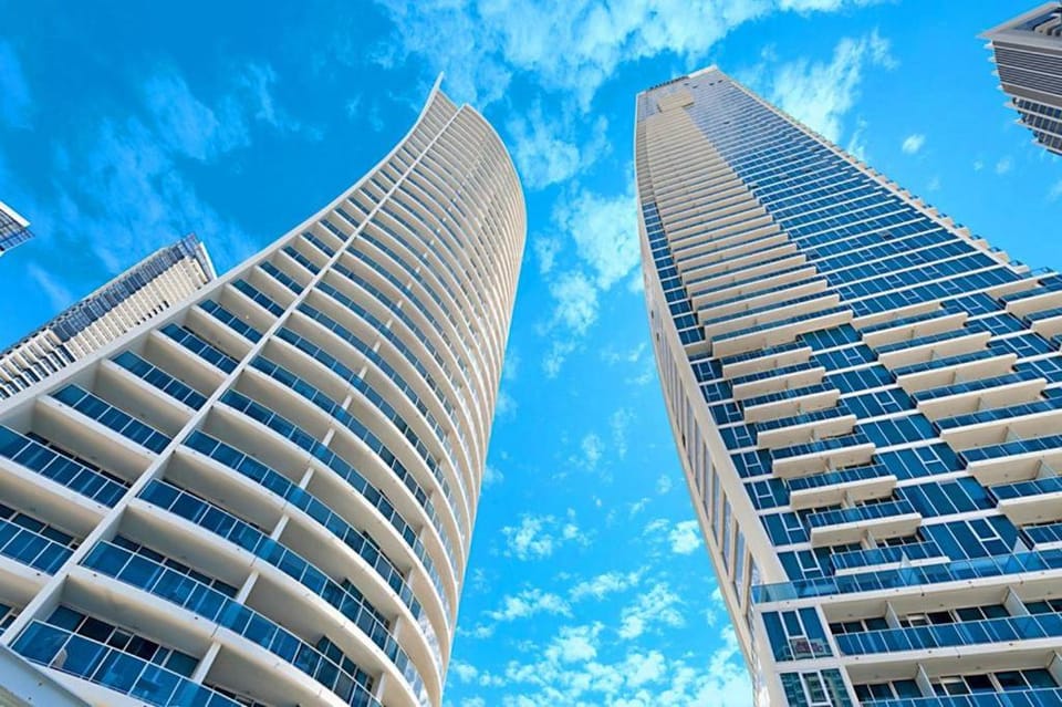 H Star Residences-- Paradise Stayz Apartment in Surfers Paradise Boulevard