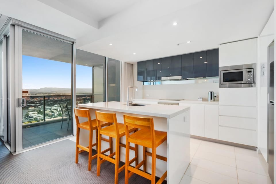 Kitchen or kitchenette, dishwasher, stove