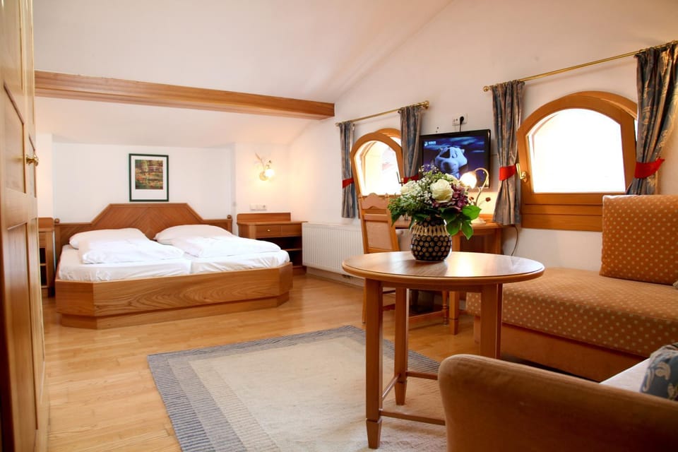 Photo of the whole room, Decorative detail, Bedroom