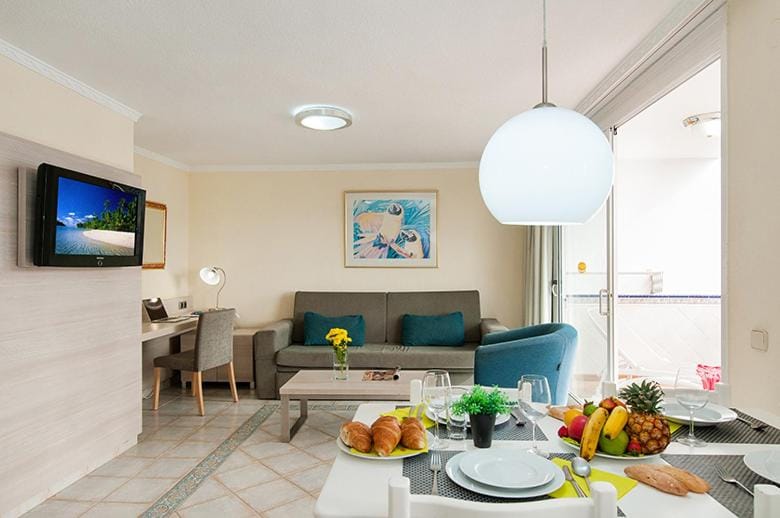 Living room, Dining area