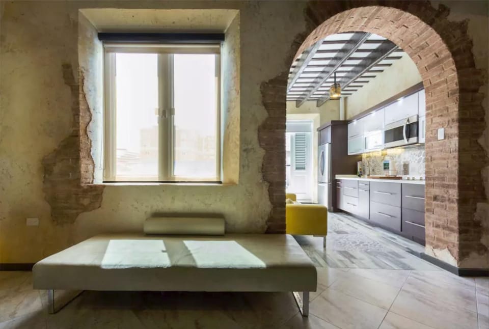 Kitchen or kitchenette, Seating area