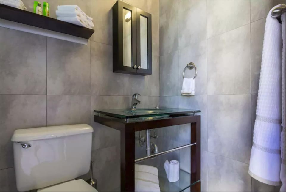 Bathroom, towels
